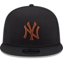 epci-plata-negru-snapback-9fifty-league-essential-de-new-york-yankees-mlb-de-new-era