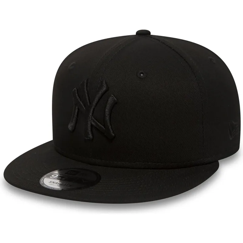cappello-piatto-nero-snapback-9fifty-black-on-black-dei-new-york-yankees-mlb-di-new-era