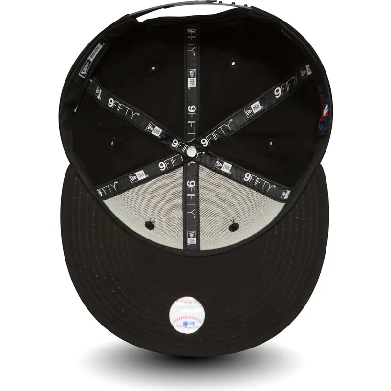 cap-plata-black-snapback-9fifty-black-on-black-de-new-york-yankees-mlb-de-new-era cap-plata-black-snapback-9fifty-black-on-black-de-new-york-yankees-mlb-de-new-era