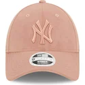 casquette-courbee-rose-ajustable-avec-logo-rose-pour-femme-9forty-velour-new-york-yankees-mlb-new-era