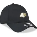 czarna-zakrzywiona-regulowana-czapka-9forty-z-przypinka-los-angeles-lakers-nba-od-new-era