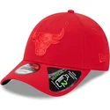 justerbar-rod-bojd-keps-med-rod-logotyp-9forty-repreve-outline-av-chicago-bulls-nba-fran-new-era