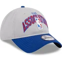 cappellino-curvo-grigio-e-blu-regolabile-9twenty-tip-off-2023-di-nba-di-new-era