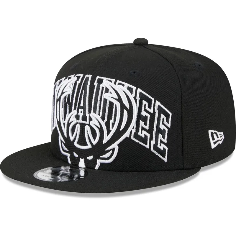 cappellino-piatto-nero-snapback-9fifty-tip-off-2023-dei-milwaukee-bucks-nba-di-new-era