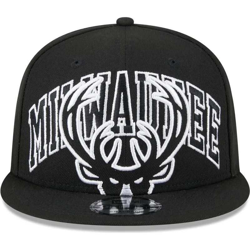 cappellino-piatto-nero-snapback-9fifty-tip-off-2023-dei-milwaukee-bucks-nba-di-new-era