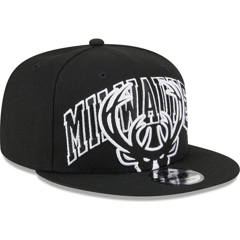cappellino-piatto-nero-snapback-9fifty-tip-off-2023-dei-milwaukee-bucks-nba-di-new-era