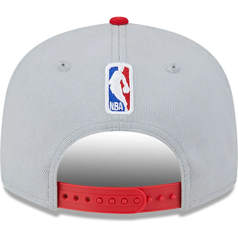 chicago-bulls-nba-new-era-gra-och-rod-platt-keps-snapback-9fifty-tip-off-2023
