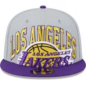 szara-i-fioletowa-czapka-z-daszkiem-snapback-9fifty-tip-off-2023-los-angeles-lakers-nba-od-new-era
