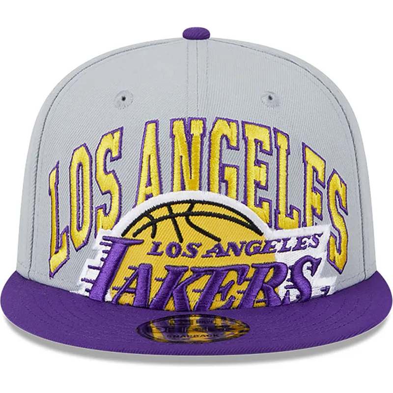 cappellino-piatto-grigio-e-viola-snapback-9fifty-tip-off-2023-los-angeles-lakers-nba-di-new-era