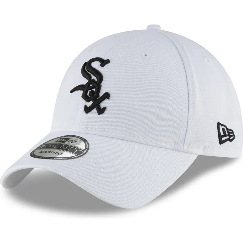 vit-justerbar-kurvad-keps-med-svart-logotyp-9twenty-core-classic-fran-chicago-white-sox-mlb-av-new-era