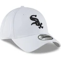 weisse-verstellbare-curved-cap-mit-schwarzem-logo-9twenty-core-classic-der-chicago-white-sox-mlb-von-new-era