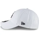 biala-czapka-z-zakrzywionym-daszkiem-regulowana-z-czarnym-logo-chicago-white-sox-mlb-9twenty-core-classic-od-new-era