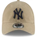 hellbraune-verstellbare-curved-cap-mit-marineblauem-logo-9twenty-core-classic-der-new-york-yankees-mlb-von-new-era