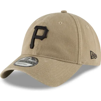 Cappellino curvo marrone chiaro regolabile con logo nero 9TWENTY Core Classic di Pittsburgh Pirates MLB di New Era
