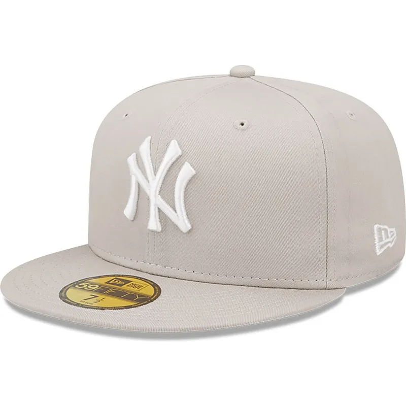 cappellino-piatto-beige-aderente-59fifty-league-essential-dei-new-york-yankees-mlb-di-new-era