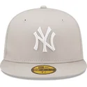 beige-platt-keps-justerad-59fifty-league-essential-fran-new-york-yankees-mlb-av-new-era