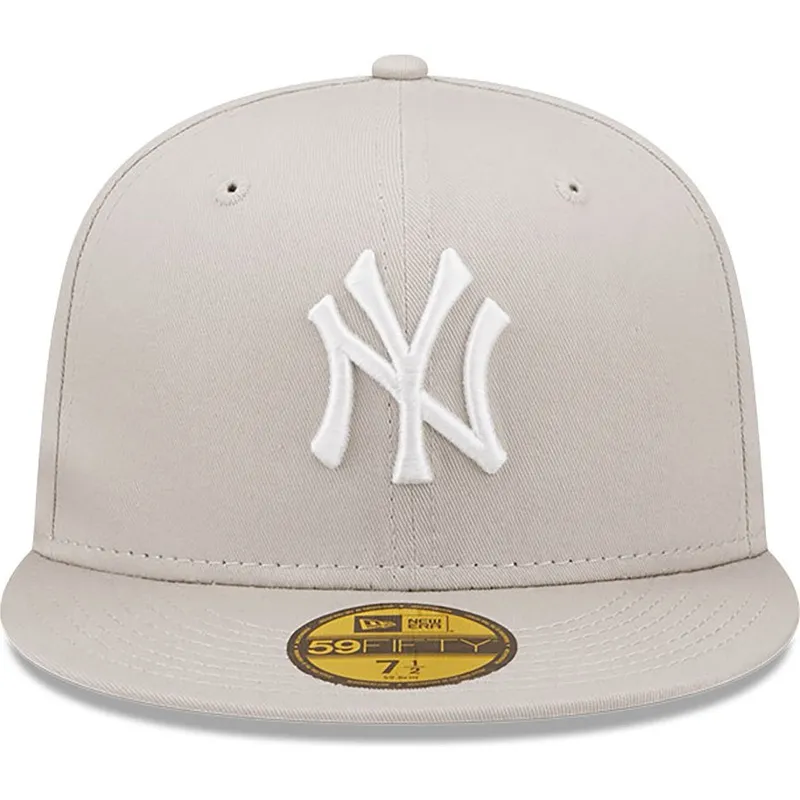 cappellino-piatto-beige-aderente-59fifty-league-essential-dei-new-york-yankees-mlb-di-new-era