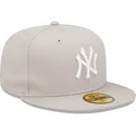 cappello-piatto-beige-chiuso-59fifty-league-essential-dei-new-york-yankees-mlb-di-new-era