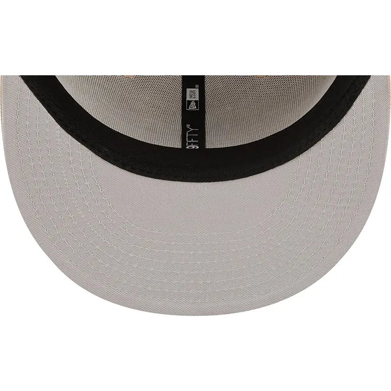 cappellino-piatto-beige-aderente-59fifty-league-essential-dei-new-york-yankees-mlb-di-new-era