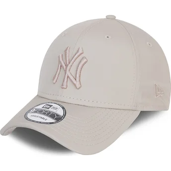 Șepci curbată bej reglabilă 9FORTY League Essential Poly de New York Yankees MLB de New Era