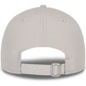 beige-justerbar-bojd-keps-med-beige-logotyp-9forty-league-essential-poly-new-york-yankees-mlb-fran-new-era