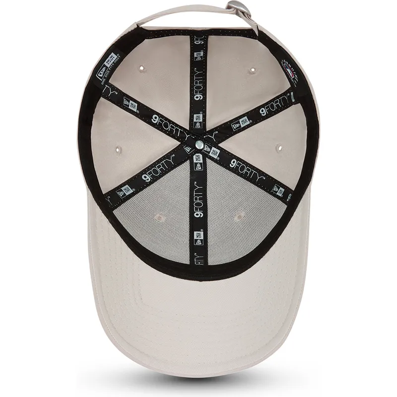 cappellino-beige-regolabile-con-visiera-curva-e-logo-beige-9forty-league-essential-poly-dei-new-york-yankees-mlb-di-new-era