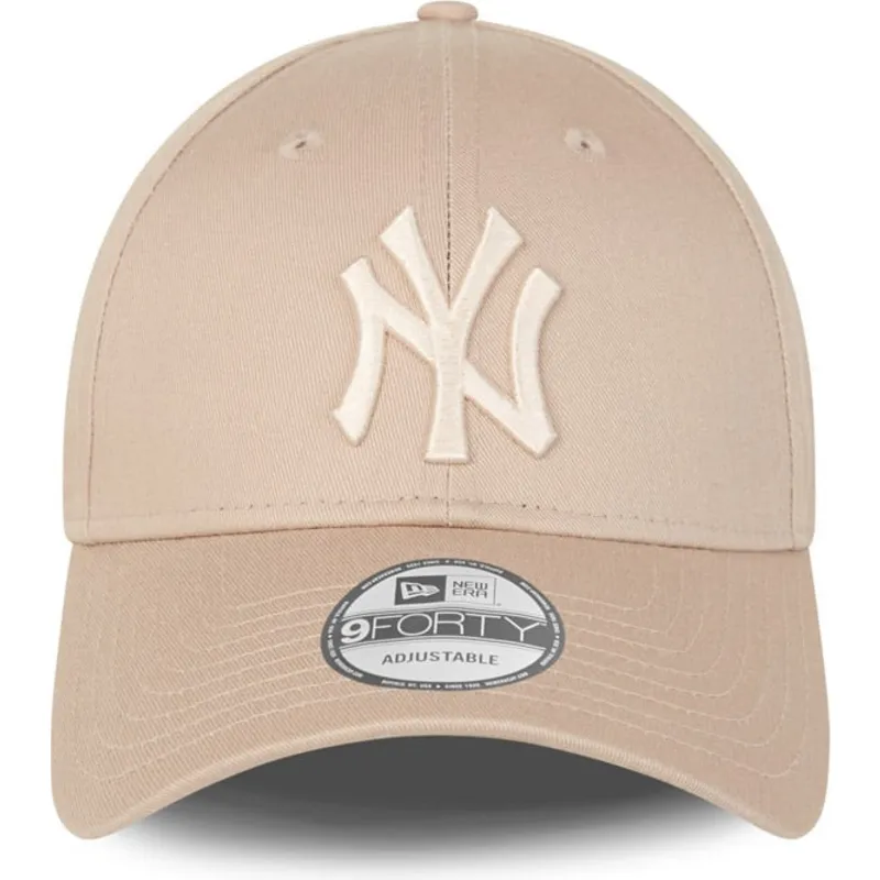 cappellino-beige-con-visiera-curva-regolabile-con-logo-beige-9forty-league-essential-dei-new-york-yankees-mlb-di-new-era