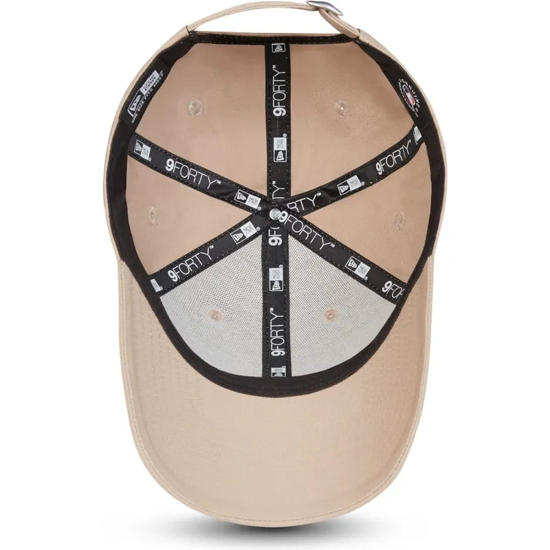 cappellino-curvo-beige-regolabile-con-logo-beige-9forty-league-essential-dei-new-york-yankees-mlb-di-new-era
