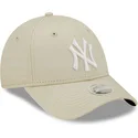 bezowa-regulowana-czapka-z-zakrzywionym-daszkiem-dla-kobiet-9forty-league-essential-new-york-yankees-mlb-new-era