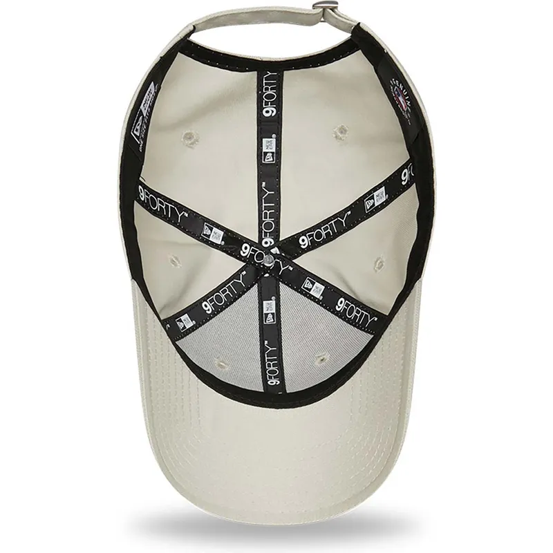 beige-verstellbare-damenkappe-9forty-league-essential-der-new-york-yankees-mlb-von-new-era