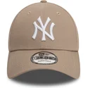 ljusbrun-bojd-justerbar-keps-9forty-league-essential-fran-new-york-yankees-mlb-av-new-era