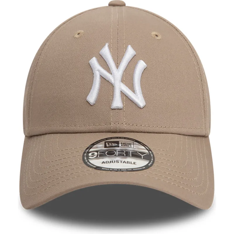 cappellino-curvo-marrone-chiaro-regolabile-9forty-league-essential-dei-new-york-yankees-mlb-di-new-era