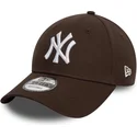 dunkelbraune-verstellbare-curved-cap-9forty-league-essential-der-new-york-yankees-mlb-von-new-era