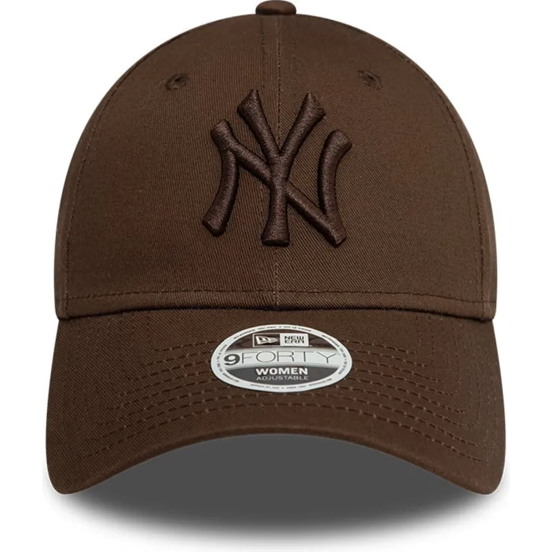 9forty-league-essential-verstellbare-dunkelbraune-kappe-mit-gebogenem-schirm-und-dunkelbraunem-logo-fur-damen-new-york-yankees-m