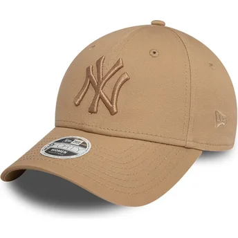 9FORTY League Essential New York Yankees MLB di New Era - Cappellino curvo regolabile marrone chiaro con logo marrone chiaro da 