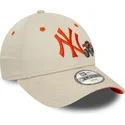 bezowa-regulowana-czapka-z-daszkiem-z-pomaranczowym-logo-dla-dzieci-9forty-graphic-monster-truck-new-york-yankees-mlb-od-new-era