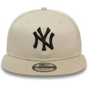 epci-plata-bej-snapback-9fifty-league-essential-de-new-york-yankees-mlb-de-new-era