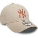 verstellbare-beige-9forty-seasonal-infill-kappe-mit-gebogenem-schirm-der-new-york-yankees-mlb-von-new-era