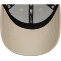 verstellbare-beige-9forty-seasonal-infill-kappe-mit-gebogenem-schirm-der-new-york-yankees-mlb-von-new-era