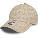 gorra-curva-beige-ajustable-para-mujer-9forty-monogram-de-new-york-yankees-mlb-de-new-era