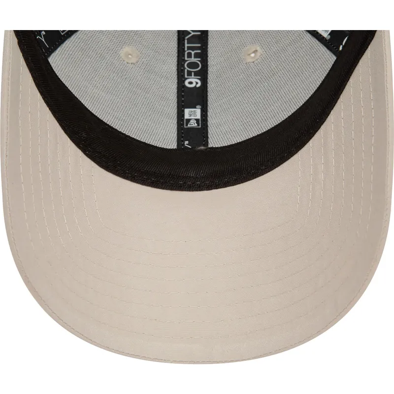 beige-verstellbare-9forty-flawless-kappe-der-new-york-yankees-mlb-von-new-era