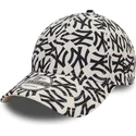verstellbare-9forty-monogramm-kappe-in-beige-und-schwarz-der-new-york-yankees-mlb-von-new-era