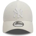 epci-curbata-alb-reglabila-9forty-linen-de-new-york-yankees-mlb-de-new-era