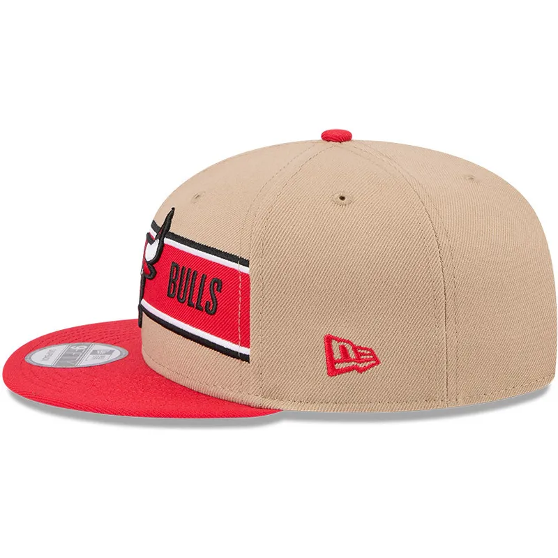 cappellino-piatto-marrone-e-rosso-snapback-9fifty-draft-2024-dei-chicago-bulls-nba-di-new-era