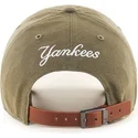 casquette-courbee-marron-avec-petit-logo-new-york-yankees-mlb-clean-up-47-brand