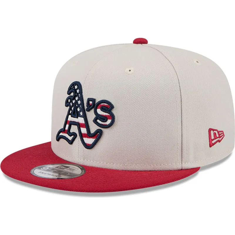 cappellino-piatto-beige-e-rosso-snapback-9fifty-4th-of-july-di-oakland-athletics-mlb-di-new-era