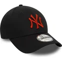 casquette-courbee-noire-ajustable-avec-logo-rouge-9forty-league-essential-new-york-yankees-mlb-new-era