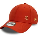 gorra-curva-roja-ajustable-con-logo-dorado-9forty-flawless-de-new-york-yankees-mlb-de-new-era