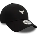 casquette-courbee-noire-ajustable-9forty-metallic-pin-chicago-bulls-nba-new-era