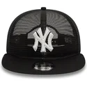 czapka-trucker-plaska-czarna-9fifty-z-haftowana-siatka-new-york-yankees-mlb-od-new-era